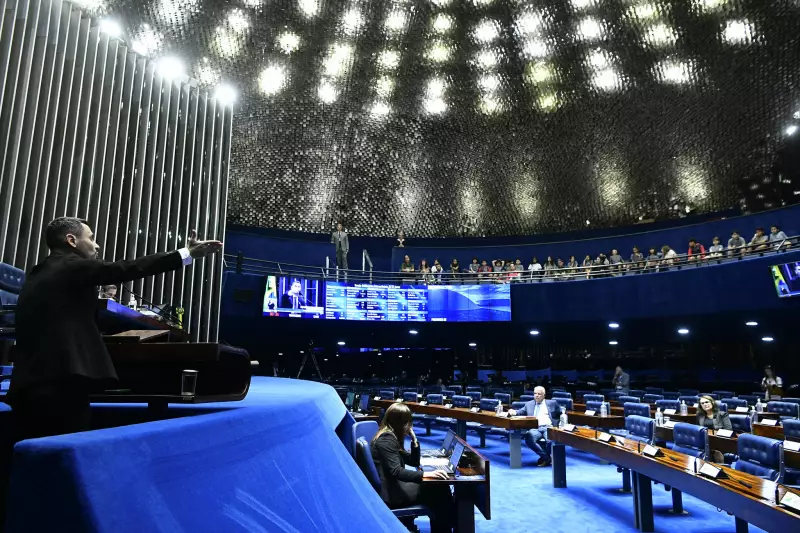 Senado aprova aumento salarial para servidores públicos federais: saiba os detalhes