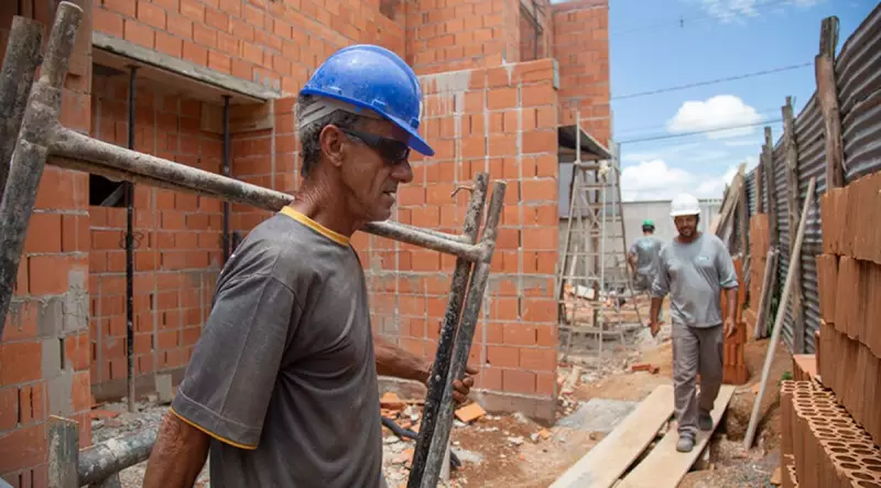 Setor da construção civil impulsiona geração de mais de 500 mil empregos no Brasil em 4 anos