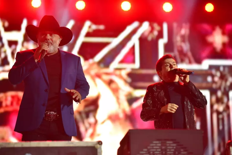 Show da dupla Rio Negro e Solimões em Teresina de Goiás é adiado após pouso forçado de avião