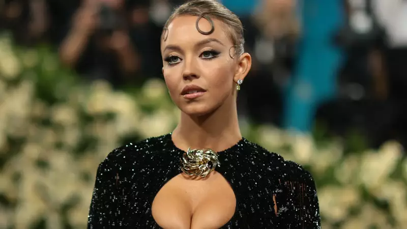 Sydney Sweeney lança sabonete feito com água do próprio banho: sustentabilidade ou excentricidade?