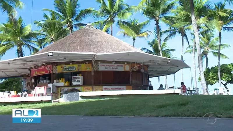 Tapioqueiras de Maceió protestam contra remoção de toldos na orla