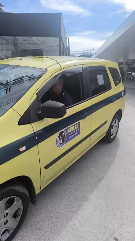 Taxista é preso após cobrar R$ 450 de passageiro chileno no Rio de Janeiro