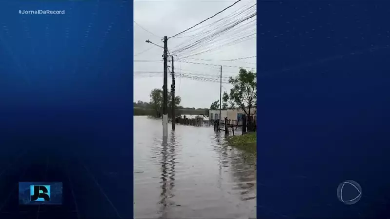 Tempestades no RS: aulas suspensas e cidades isoladas devido a fortes chuvas