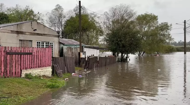 Temporal com rajadas de vento causa transtornos e suspende aulas no Rio Grande do Sul