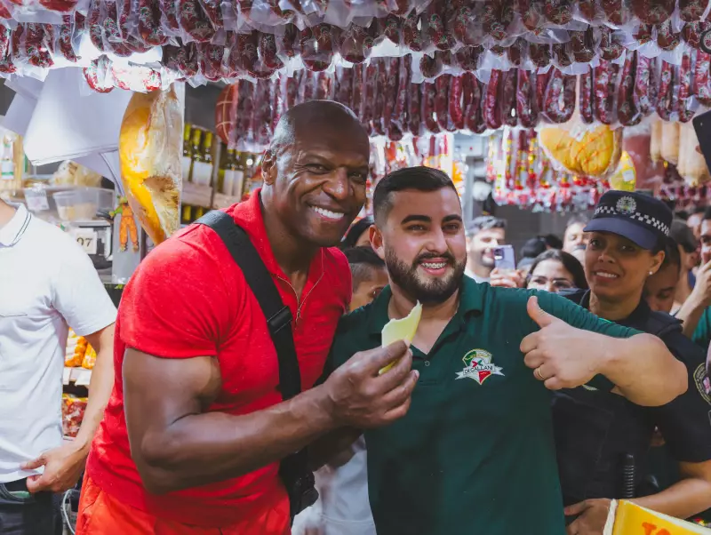 Terry Crews dança no Mercadão de SP e viraliza nas redes sociais