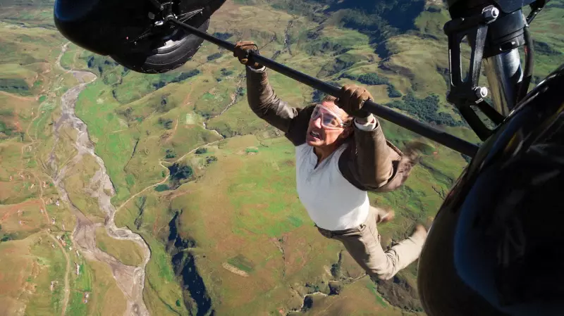 Tom Cruise se despede de 'Missão Impossível' com cenas de tirar o fôlego e muito humor