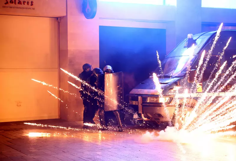 Torcedores do PSG causam destruição em Paris após final da Champions League