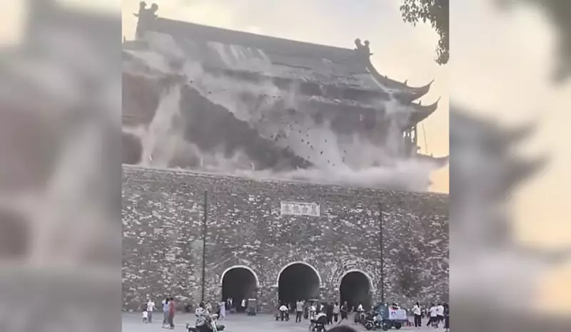 Torre histórica de 650 anos na China perde parte do telhado e assusta turistas — veja o vídeo