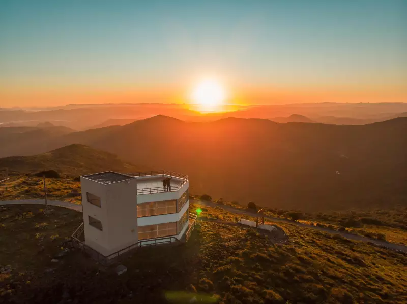 Torres em Mirante do Morro das Antenas: Nova Regulamentação Impacta Moradores e Empresas