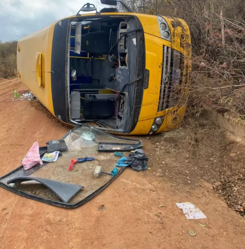 Tragédia em Itaobim: aluno de 13 anos morre em acidente com ônibus escolar
