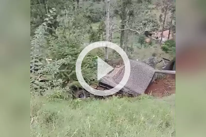 Tragédia em SC: Caminhão despenca de ribanceira e motorista morre no local