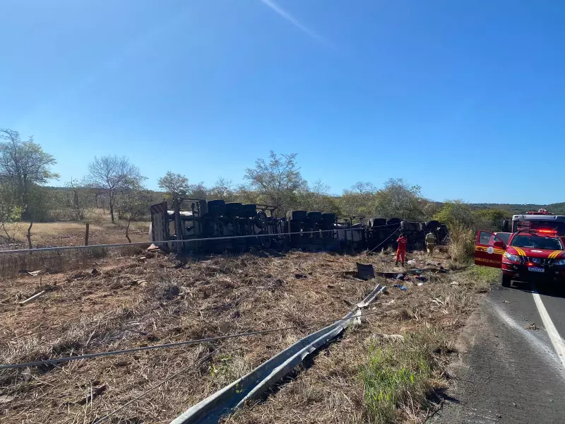 Tragédia na BR-230: Caminhão tomba e motorista morre em Barão de Grajaú, MA
