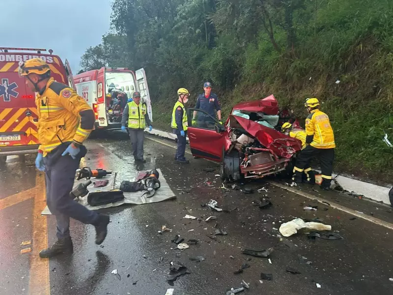 Tragédia na BR-282: Colisão frontal mata dois e deixa um ferido em Santa Catarina
