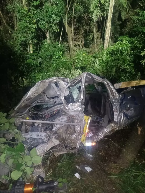Tragédia na BR-470: Homem morre após ficar preso em ferragens em grave acidente em SC