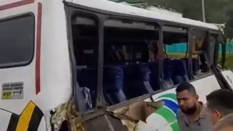 Tragédia na Colômbia: Ônibus com universitários despenca de viaduto e deixa 10 mortos