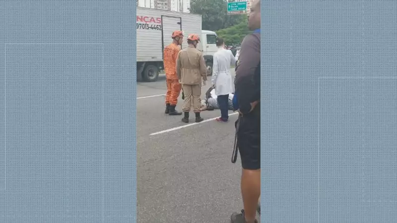 Tragédia no trânsito: motociclista morre após colisão com caminhão na Barra da Tijuca