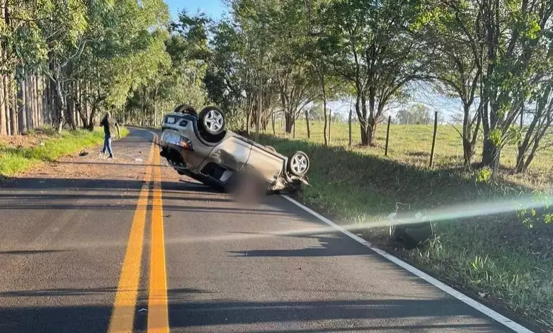 Tragédia no trânsito: policial civil morre após carro capotar no interior de SP