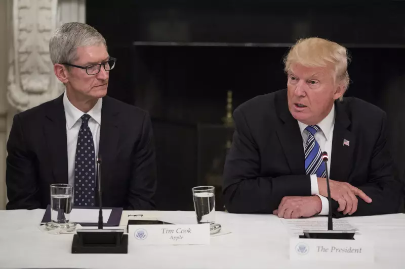 Trump ameaça Apple com tarifas de 25% se iPhones não forem fabricados nos EUA