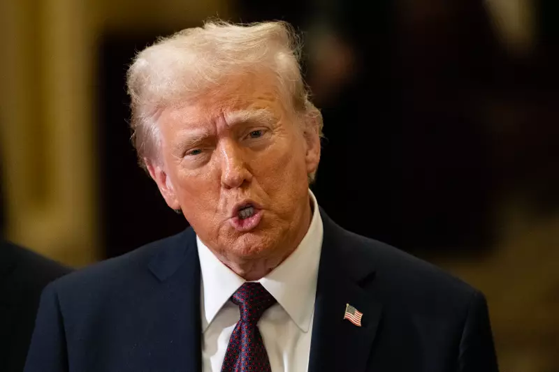 Trump defende tarifas e afirma: 'EUA devem produzir tanques, não tênis e camisetas'