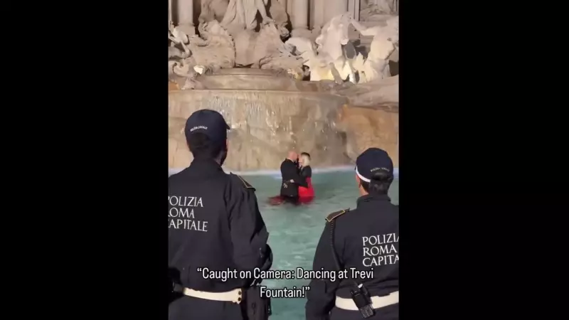 Turistas são multados após dançarem na Fontana di Trevi em Roma