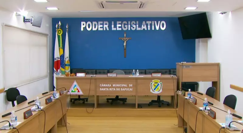 Vereador é investigado por colocar laxante na água de colega durante reunião em MG