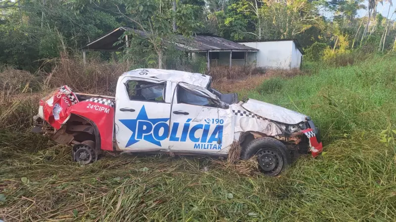 Viatura da PM capota após pneu estourar e ficar desgovernada no Pará: veja detalhes