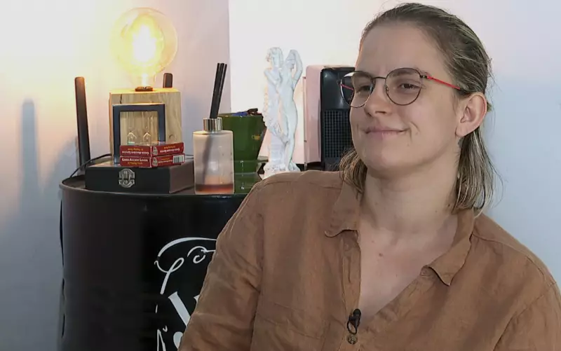 Vida em preto e branco: jovem enfrenta condição rara que limita visão de cores