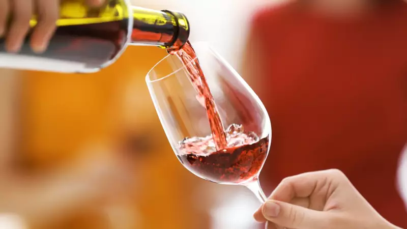 Vinho e Saúde: Uma Taça por Dia Pode Proteger Seu Coração? Descubra os Riscos e Benefícios