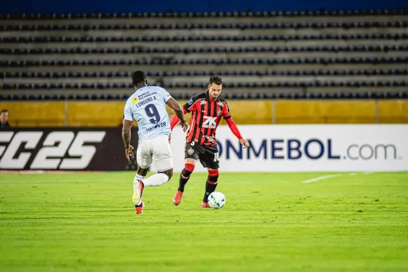 Vitória perde vantagem numérica, falha de Arcanjo custa caro e clube se despede da Sul-Americana