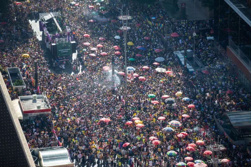 29ª Parada do Orgulho LGBT em SP celebra envelhecimento e convoca 'Levante de Leques'