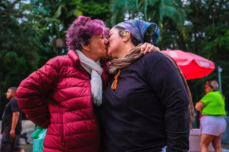 29ª Parada do Orgulho LGBT+ ilumina a Avenida Paulista em SP com amor e celebração do envelhecimento