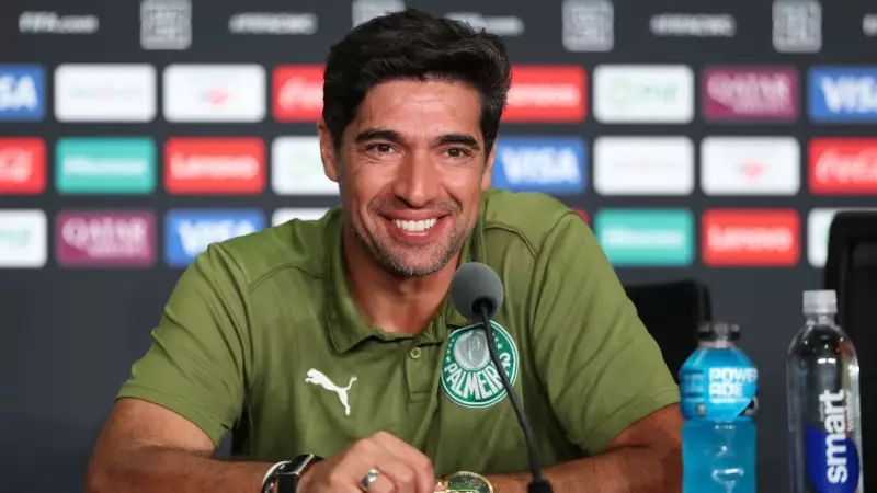 Abel Ferreira elogia sacrifício de Paulinho e confirma necessidade de nova cirurgia