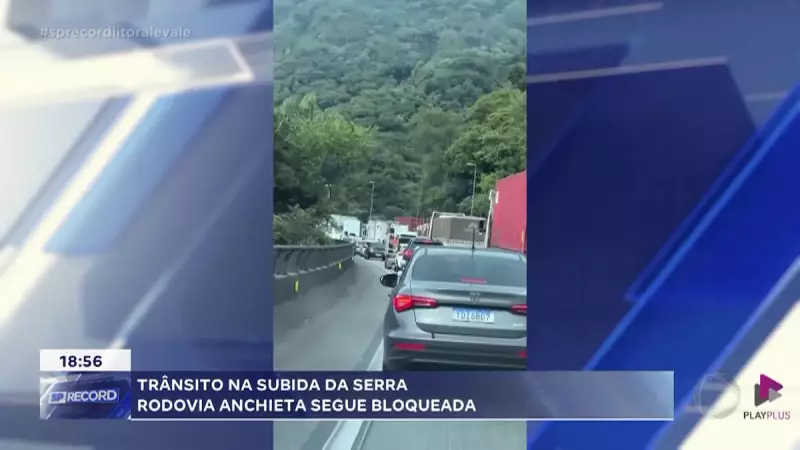 Acidente com carreta bloqueia pista e causa congestionamento recorde em rodovias de SP