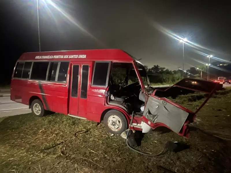 Acidente com micro-ônibus em Mogi das Cruzes deixa duas vítimas graves e 12 feridas | G1