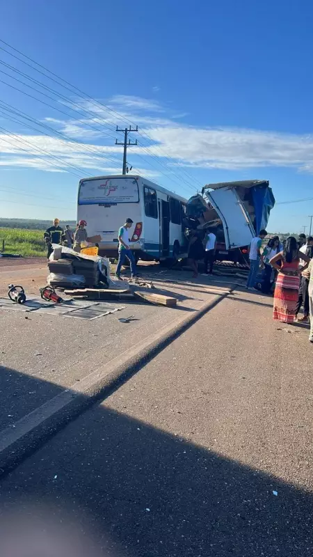Acidente com ônibus escolar deixa estudantes feridos na rodovia do Pará