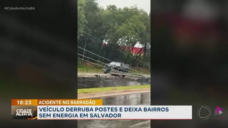Acidente em Salvador: Veículo derruba postes e deixa bairros sem energia