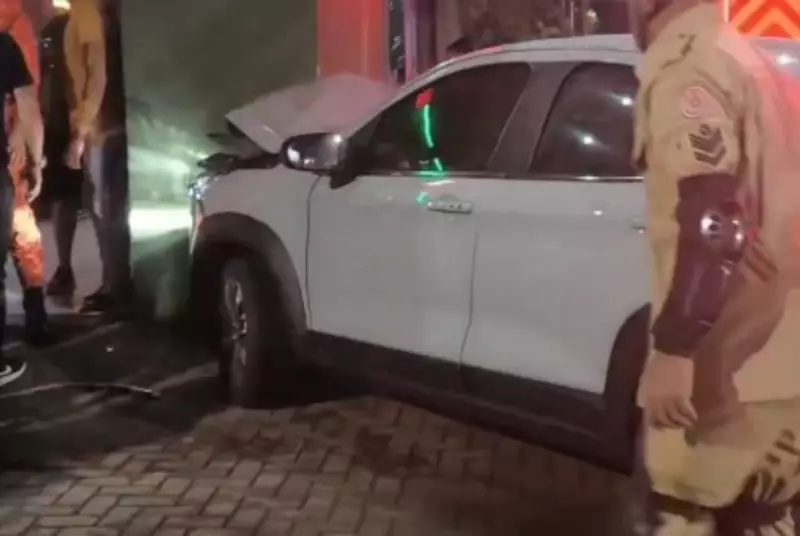 Acidente em Volta Redonda: Caminhão tomba e causa congestionamento na RJ-155