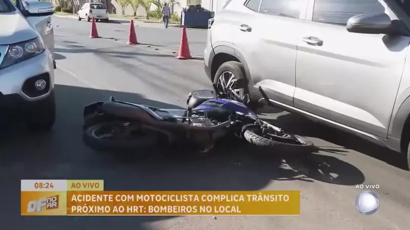 Acidente entre carro e moto causa congestionamento em Vicente Pires, DF