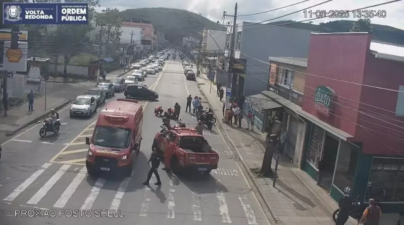 Acidente entre carro e moto deixa ferido em Volta Redonda: veja detalhes