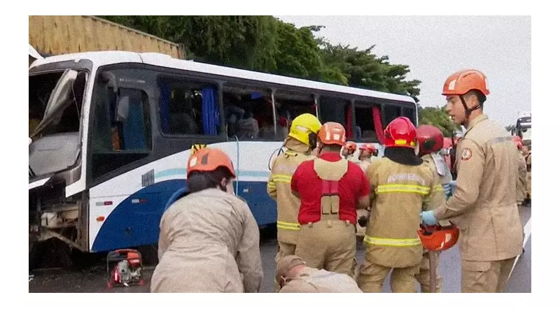Acidente entre ônibus e caminhão deixa feridos na Grande João Pessoa: veja detalhes