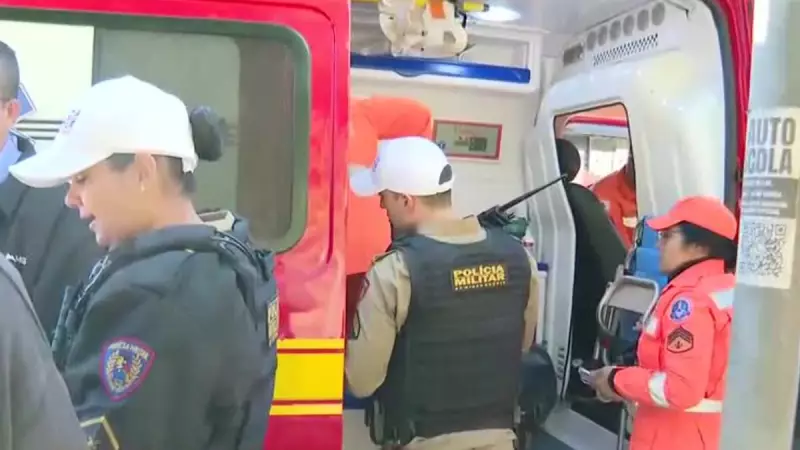 Acidente entre três carros e uma moto deixa dois feridos em Belo Horizonte