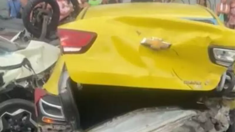 Acidente grave com oito veículos deixa cinco feridos no Rio de Janeiro