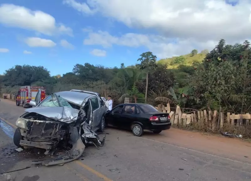 Acidente na BR-116 em Governador Valadares deixa motorista ferido após colisão entre carro, caminhonete e carreta