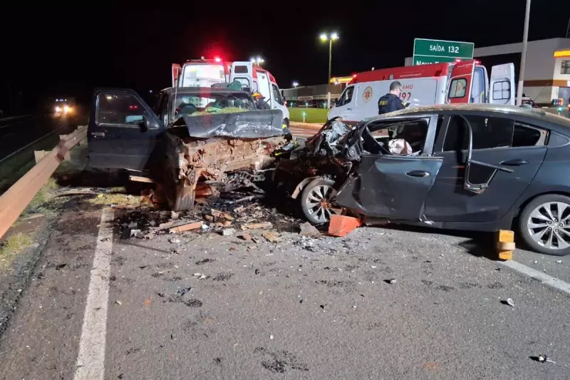 Acidente na BR-376 em Nova Esperança (PR) deixa feridos e interdita pista