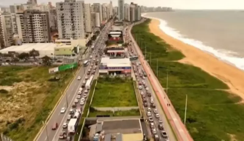 Acidente na Rodovia do Sol deixa mulher ferida e causa congestionamento no ES