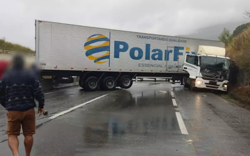 Acidente na Rodovia Fernão Dias causa congestionamento em Extrema (MG)