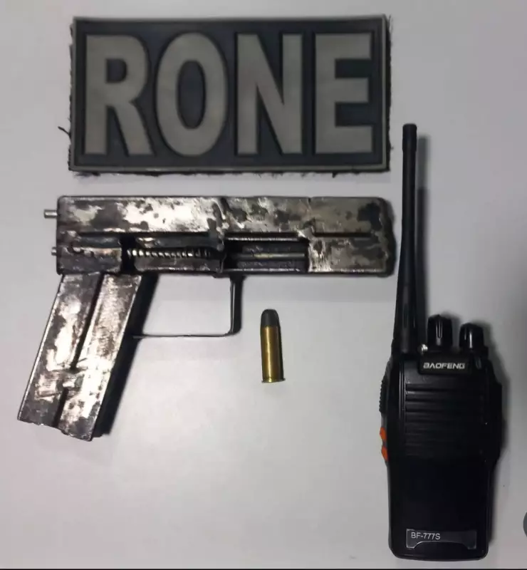 Adolescente de 12 anos é apreendido com arma e rádio comunicador em Teresina | Ligação com facção criminosa