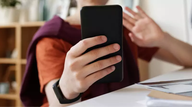 Adolescente de 13 anos mata avó e fere avô após ser proibido de usar celular em SP
