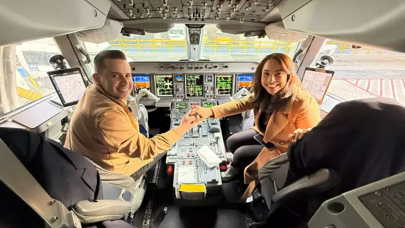 Advogada é pedida em casamento durante voo: romance nas alturas emociona passageiros