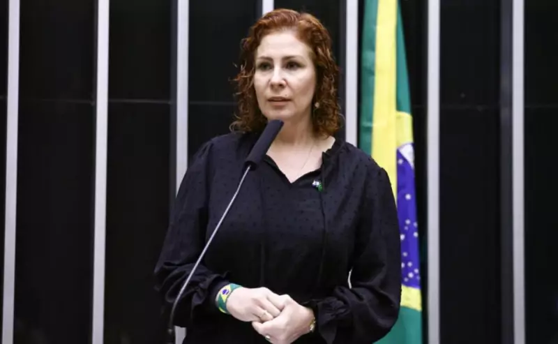 Advogado de Zambelli anuncia saída da defesa após polêmica sobre saída do Brasil
